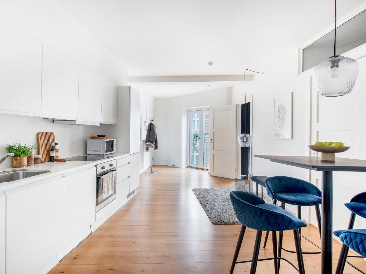 Sanders Leaves - Chic Three-Bedroom Apartment In Downtown Copenhague Extérieur photo