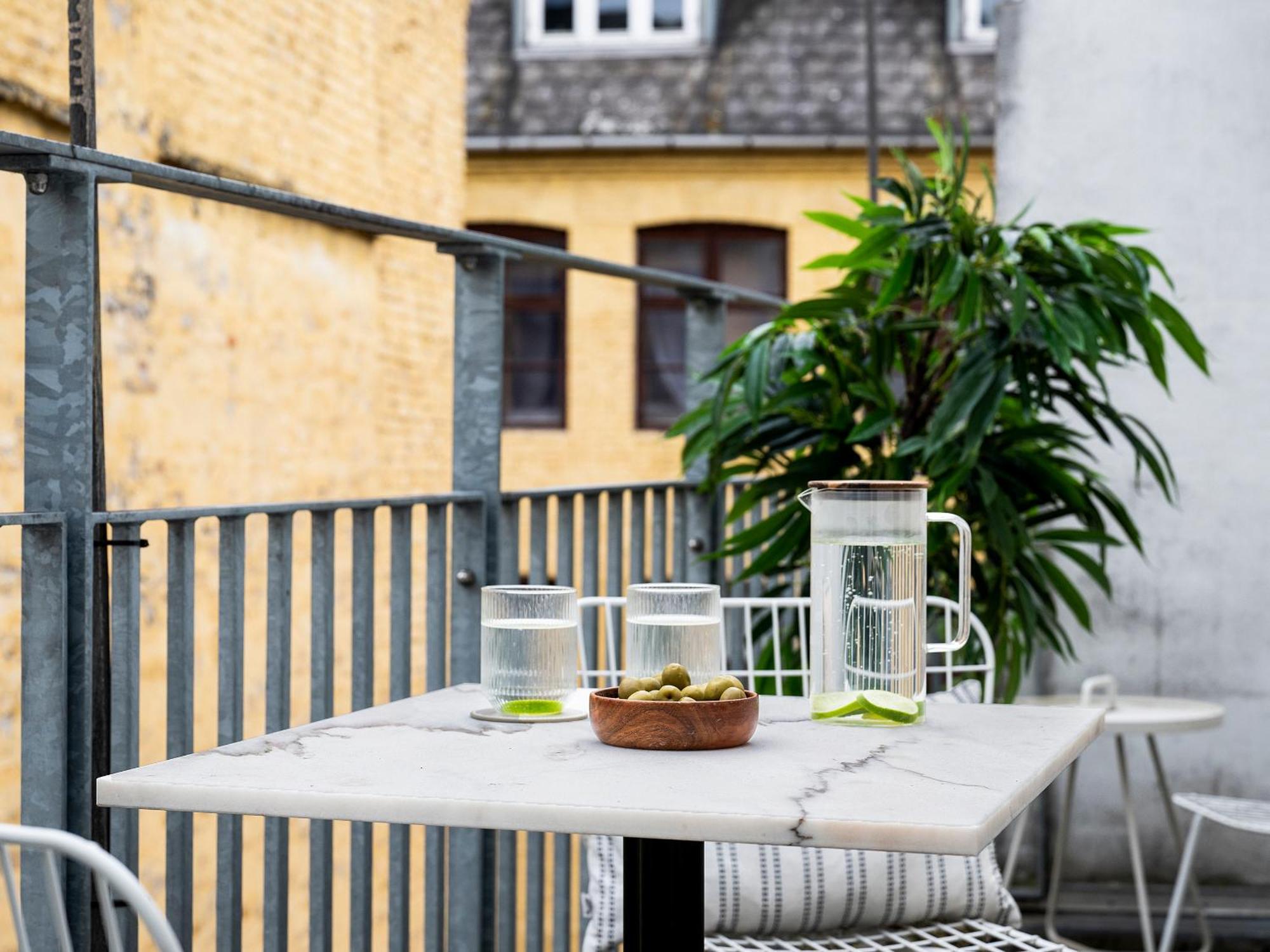 Sanders Leaves - Chic Three-Bedroom Apartment In Downtown Copenhague Extérieur photo